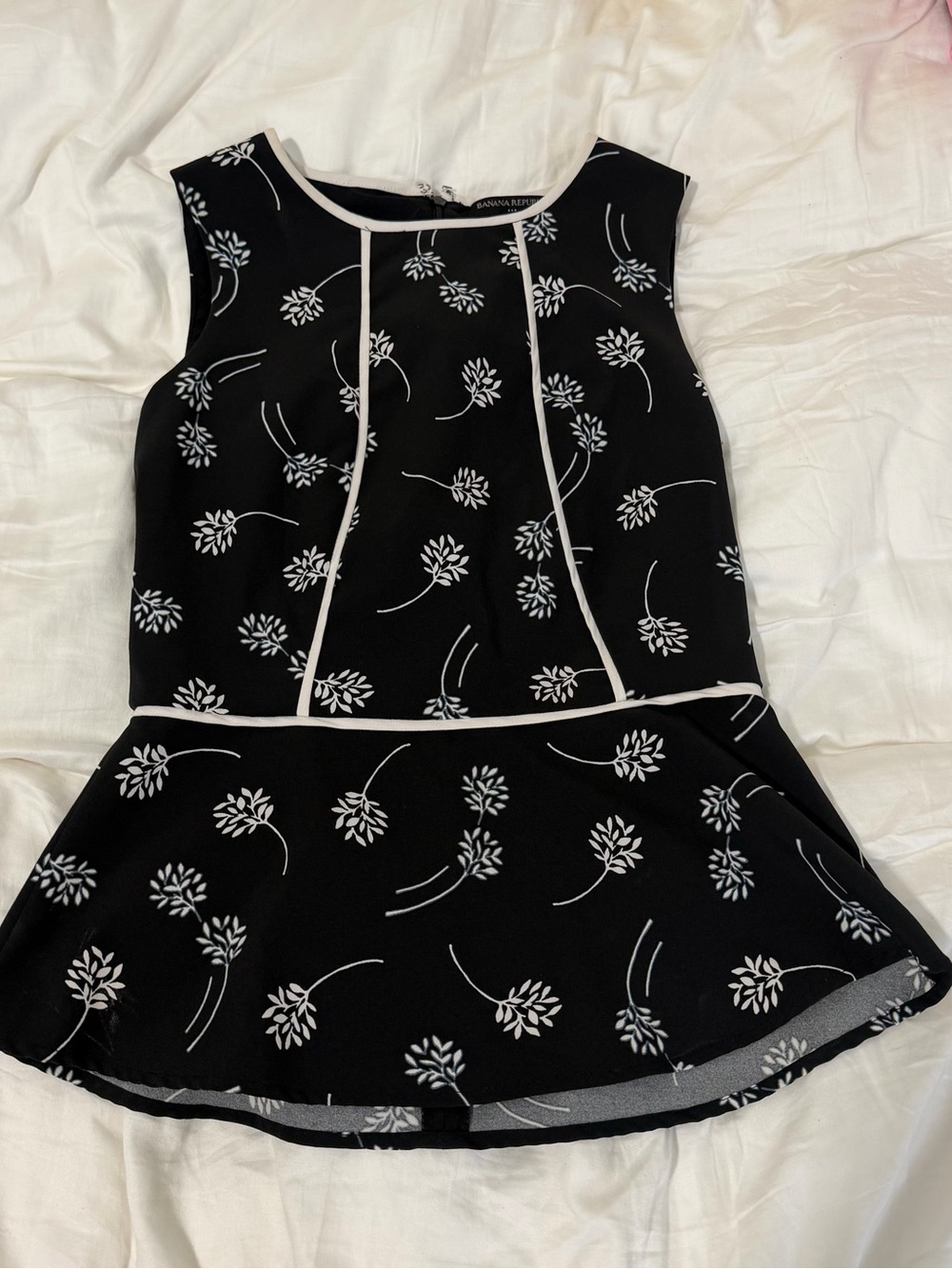 Banana Republic Black Floral Peplum Dress Costume with White Trim size 2